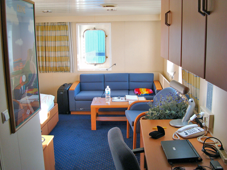cmacgm_medea_single_cabin.jpg